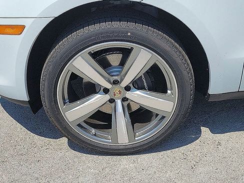 Used 2024 Porsche Macan Turbo image 10