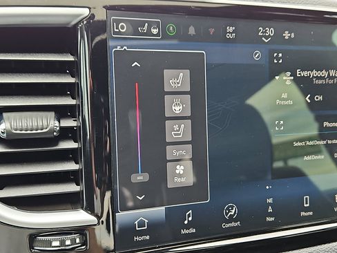 Used 2026 Chrysler Pacifica Limited FWD image 17