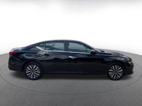 Used 2025 Nissan Altima 2.5 SV FWD image 16