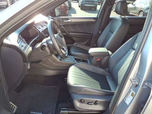 Used 2023 Volkswagen Tiguan SE R-Line FWD image 4