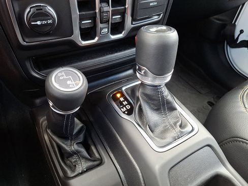Certified 2025 Jeep Wrangler Unlimited Sahara AWD/4WD image 14