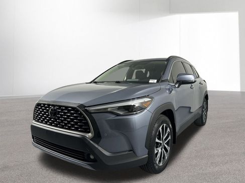 Used 2022 Toyota Corolla Cross XLE image 24