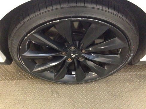 Used 2013 Tesla Model S Performance image 28