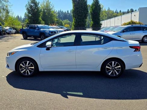 Used 2021 Nissan Versa SV FWD image 4