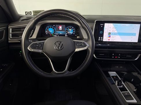 Used 2025 Volkswagen Atlas Cross Sport SE AWD/4WD image 12