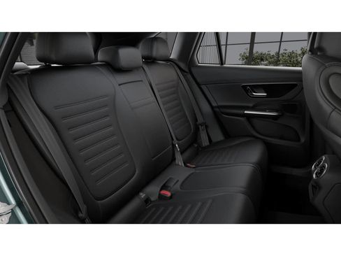 Used 2026 Mercedes-Benz GLC 300 image 4