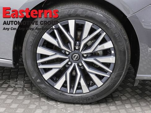 Used 2025 Nissan Altima 2.5 SV FWD image 31