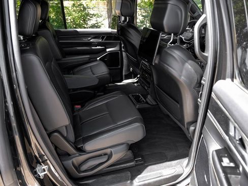 Used 2022 Jeep Wagoneer Series III w/ Premium Group I image 49