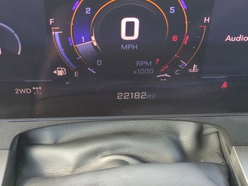 Used 2025 Chevrolet Traverse LT AWD/4WD image 12