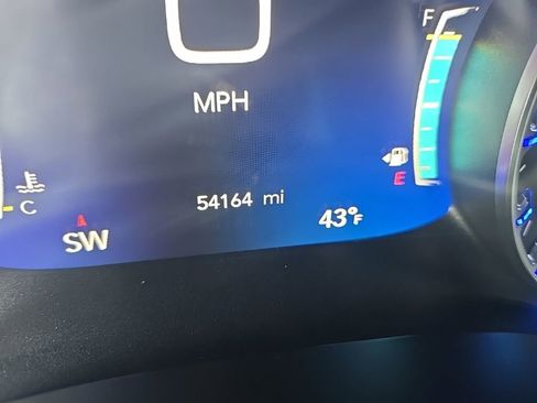 Used 2024 Chrysler Pacifica Touring-L image 17