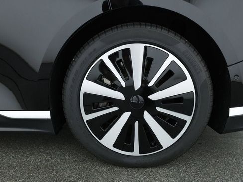 Used 2023 Lucid Air Touring image 7