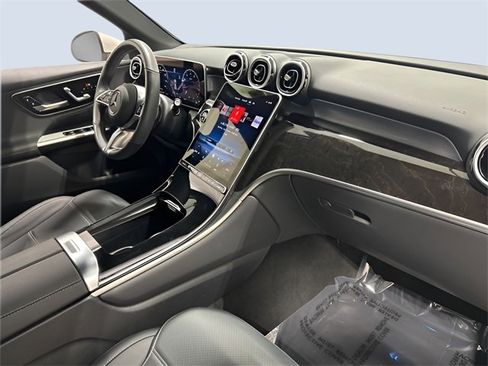 Used 2025 Mercedes-Benz GLC 300 4MATIC image 12