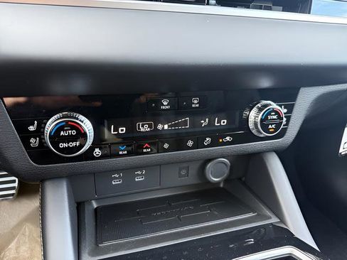 New 2026 Mitsubishi Outlander SEL image 21