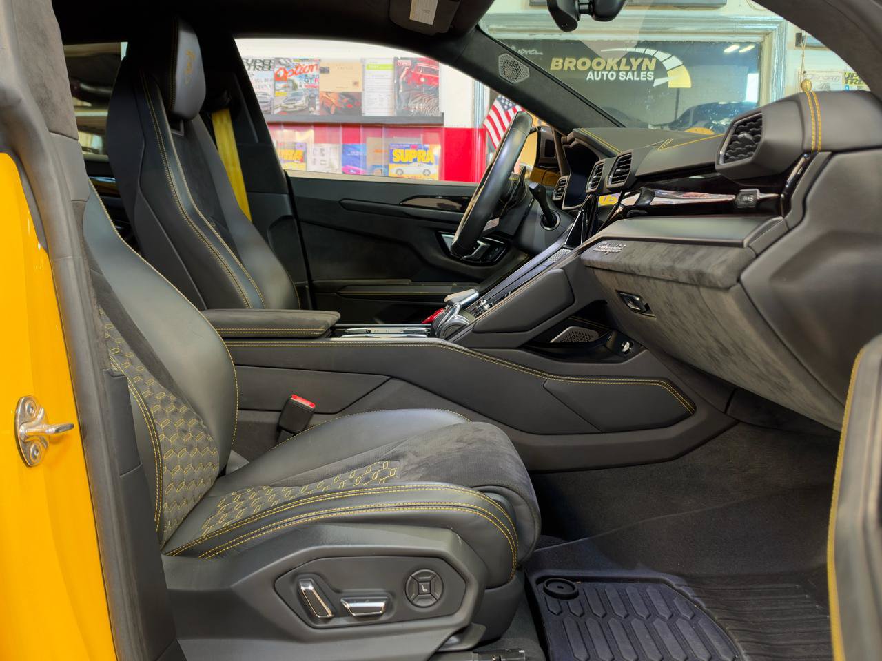 Used 2024 Lamborghini Urus S AWD/4WD image 21