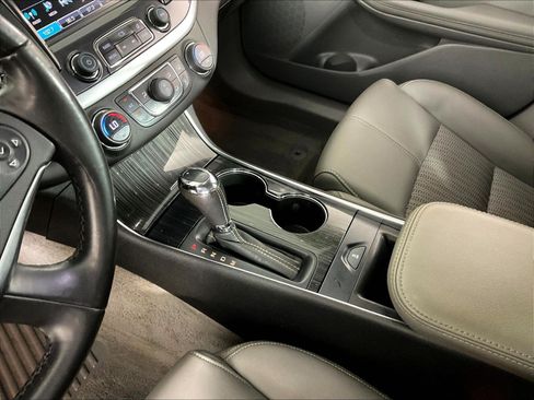Used 2019 Chevrolet Impala LT FWD image 18