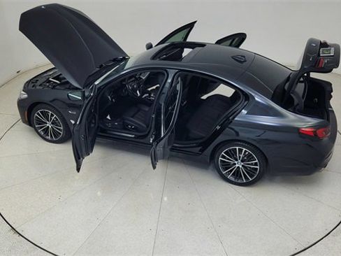 Used 2023 BMW 530e xDrive w/ Premium Package image 88