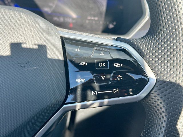 Used 2023 Volkswagen Tiguan SE R-Line AWD/4WD image 43