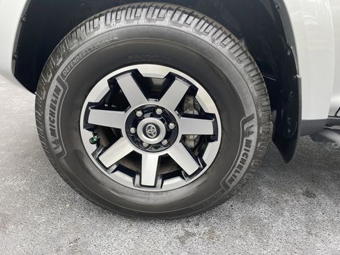 Used 2018 Toyota 4Runner TRD Off-Road AWD/4WD image 8