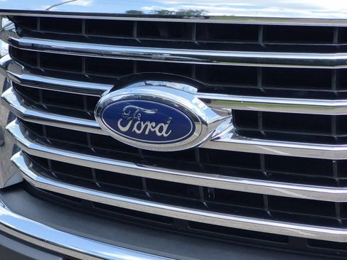 Used 2016 Ford F150 XLT w/ Equipment Group 302A Luxury AWD/4WD image 12