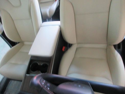 Used 2023 Tesla Model X AWD/4WD image 14