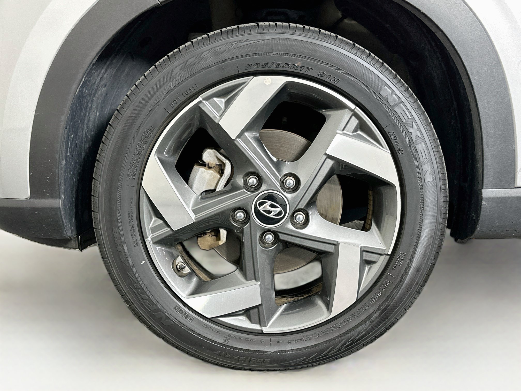 Used 2025 Hyundai Venue SEL FWD image 11