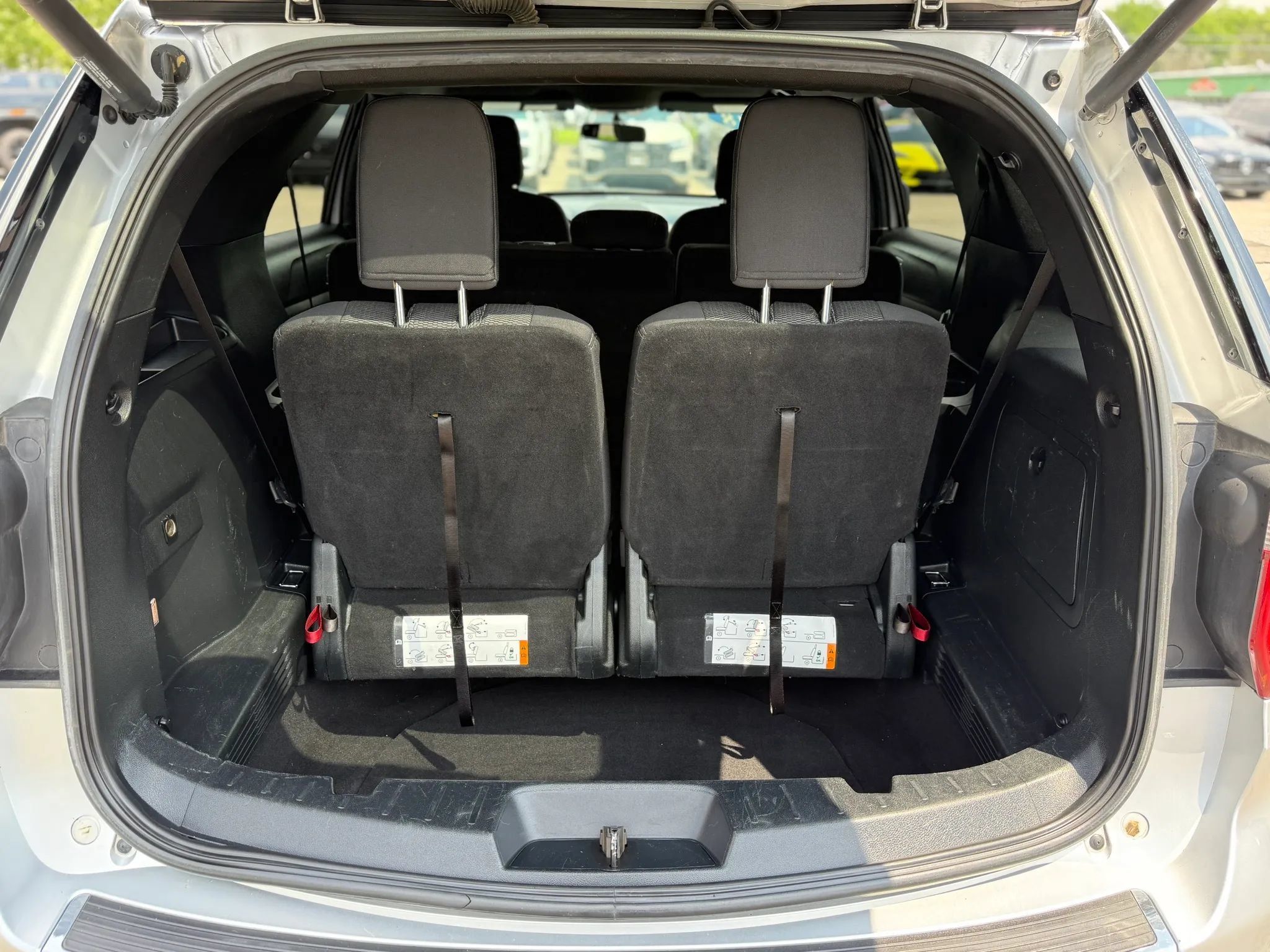 Used 2018 Ford Explorer XLT w/ Equipment Group 201A AWD/4WD image 9