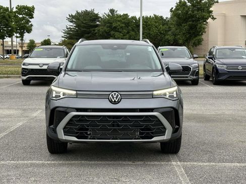 Used 2025 Volkswagen Taos SEL AWD/4WD image 8