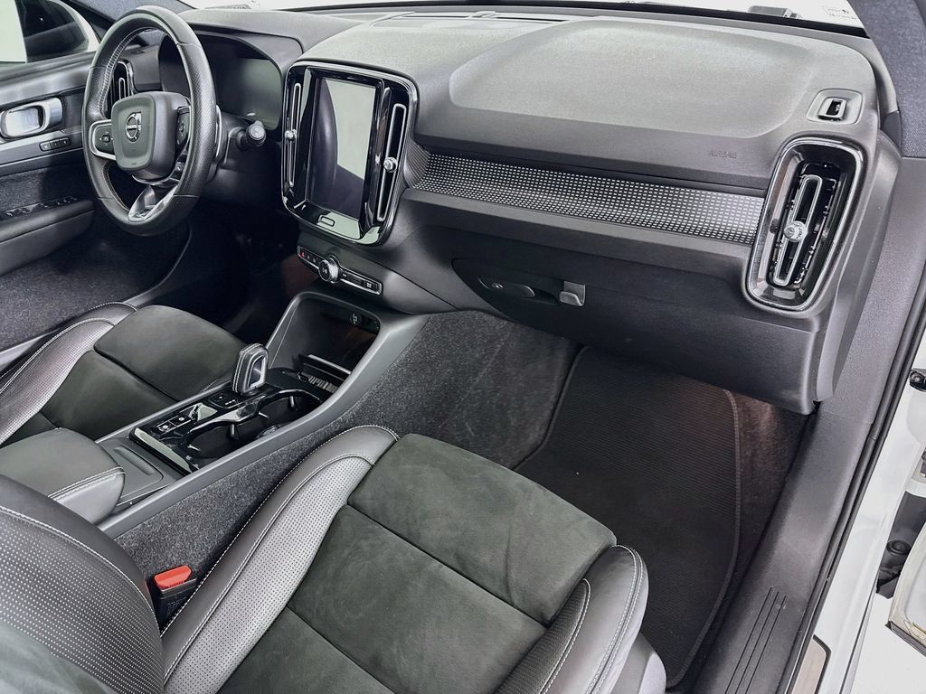 Used 2019 Volvo XC40 T5 R-Design AWD/4WD image 17