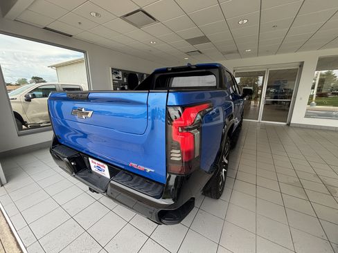 Used 2025 Chevrolet Silverado EV RST AWD/4WD image 7