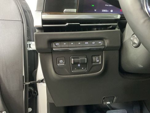 Used 2025 Cadillac Escalade Sport Platinum w/ LPO, ONYX Package AWD/4WD image 17