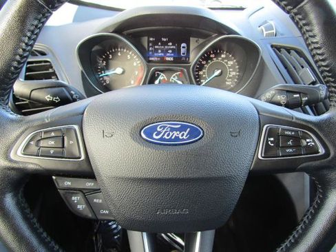 Certified 2019 Ford Escape SEL image 16