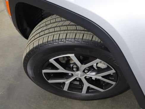 Used 2025 Jeep Grand Cherokee Limited image 49