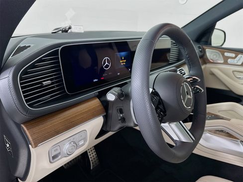 Used 2026 Mercedes-Benz GLS 450 4MATIC image 10