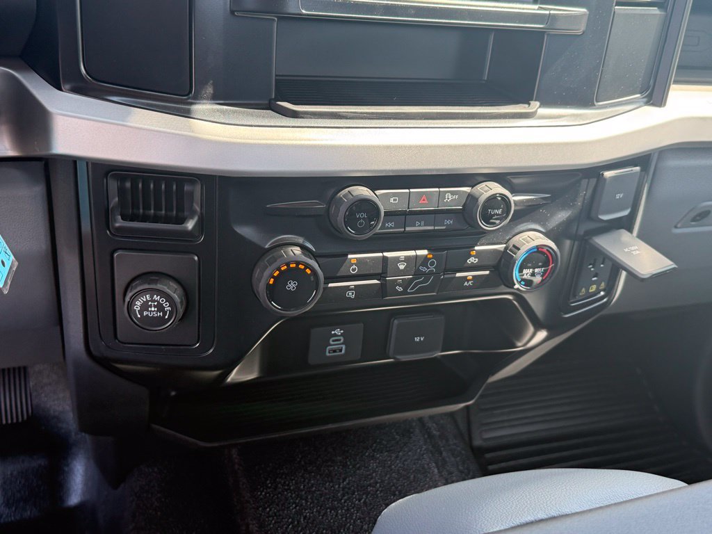 New 2025 Ford F250 XL w/ 360-Degree Camera Package RWD image 26