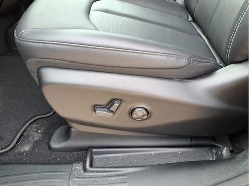 New 2026 Chrysler Pacifica Select w/ S Appearance Package FWD image 16