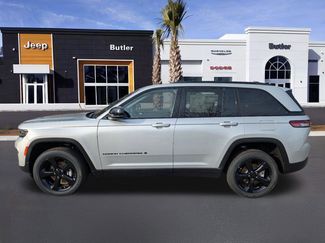 New 2025 Jeep Grand Cherokee Altitude video 3