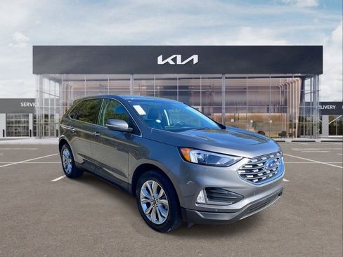 Used 2024 Ford Edge Titanium image 2