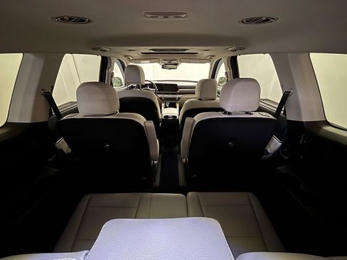 Used 2023 Kia Telluride EX w/ EX Captain's Chair Package AWD/4WD image 15