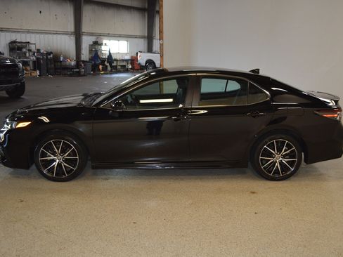 Used 2023 Toyota Camry SE image 6