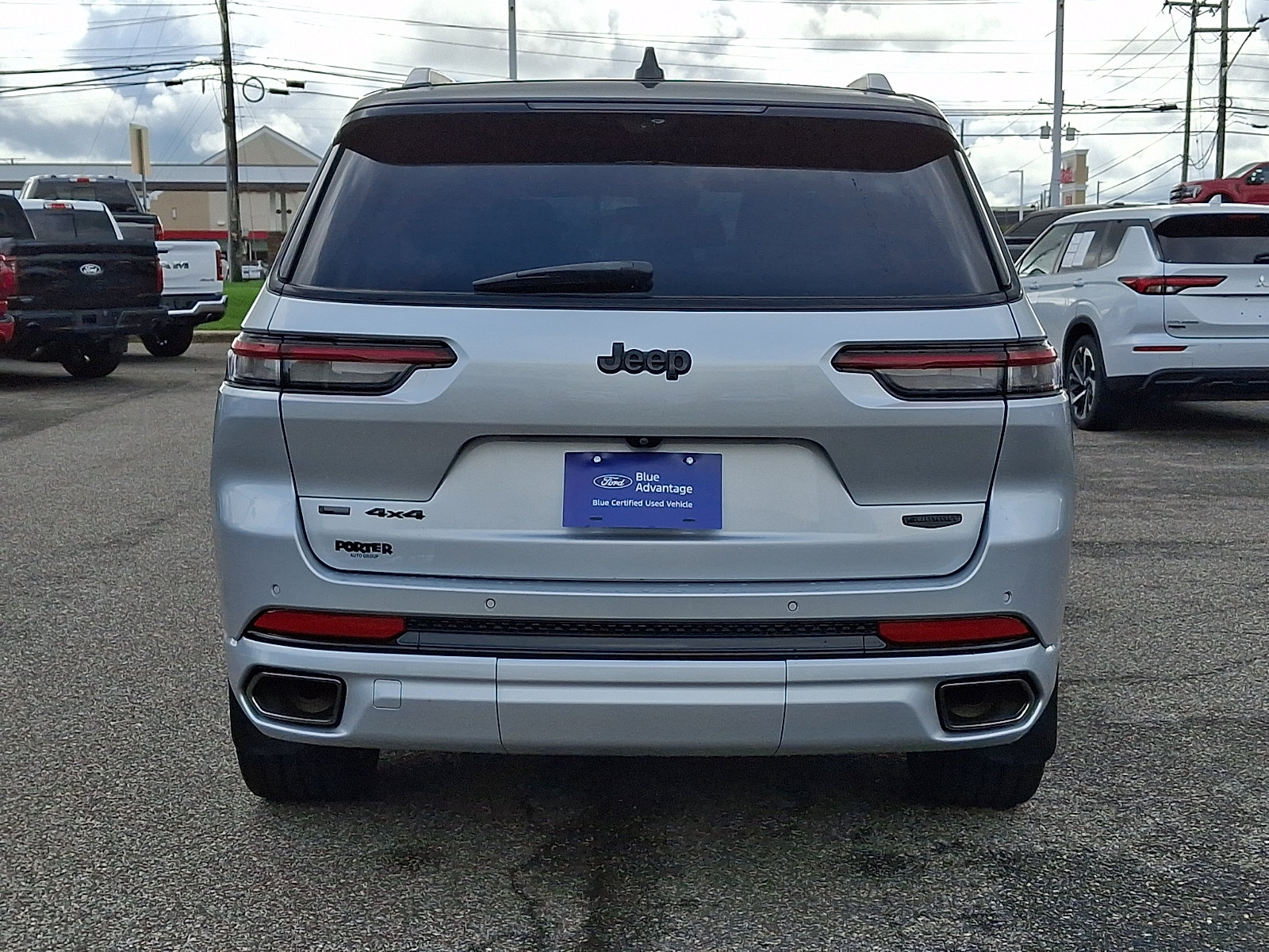 Used 2023 Jeep Grand Cherokee L Summit AWD/4WD image 9