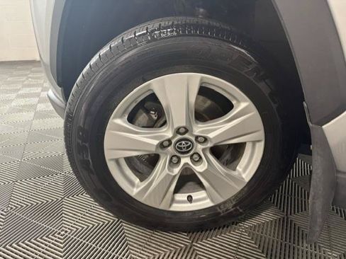 Used 2021 Toyota RAV4 XLE AWD/4WD image 15