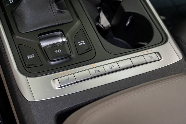 Certified 2025 Kia Carnival FWD image 23