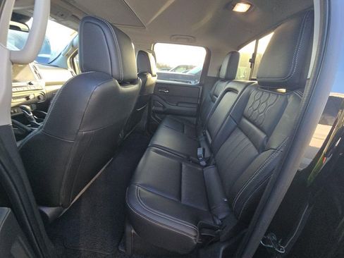 Certified 2025 Nissan Frontier SL image 11