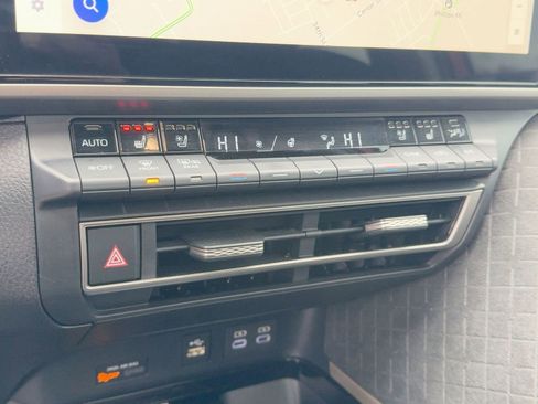 Used 2025 Toyota Camry XLE w/ Premium Package image 26