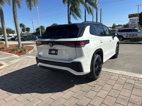 New 2026 Volkswagen Tiguan SE R-Line image 6