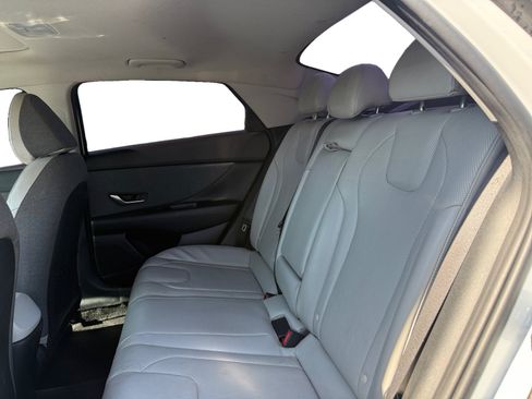 Used 2021 Hyundai Elantra Limited FWD image 11