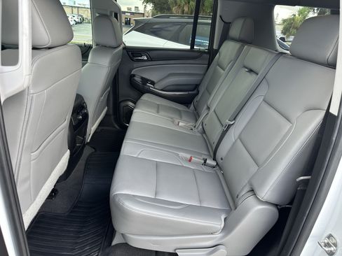 Certified 2019 Chevrolet Suburban LT RWD image 18