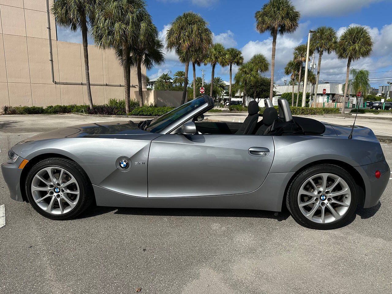 Used 2006 BMW Z4 3.0i RWD image 16