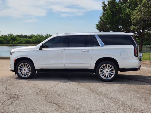 Certified 2024 Cadillac Escalade ESV Luxury RWD image 3