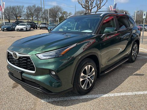 Used 2023 Toyota Highlander XLE image 7